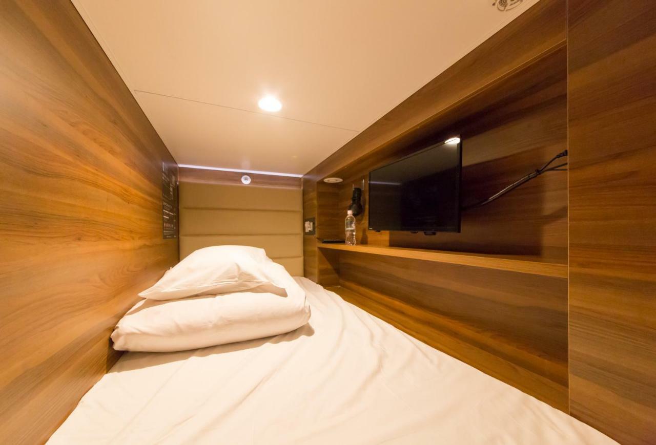 Sauna & Capsule Amza Oszaka Kültér fotó