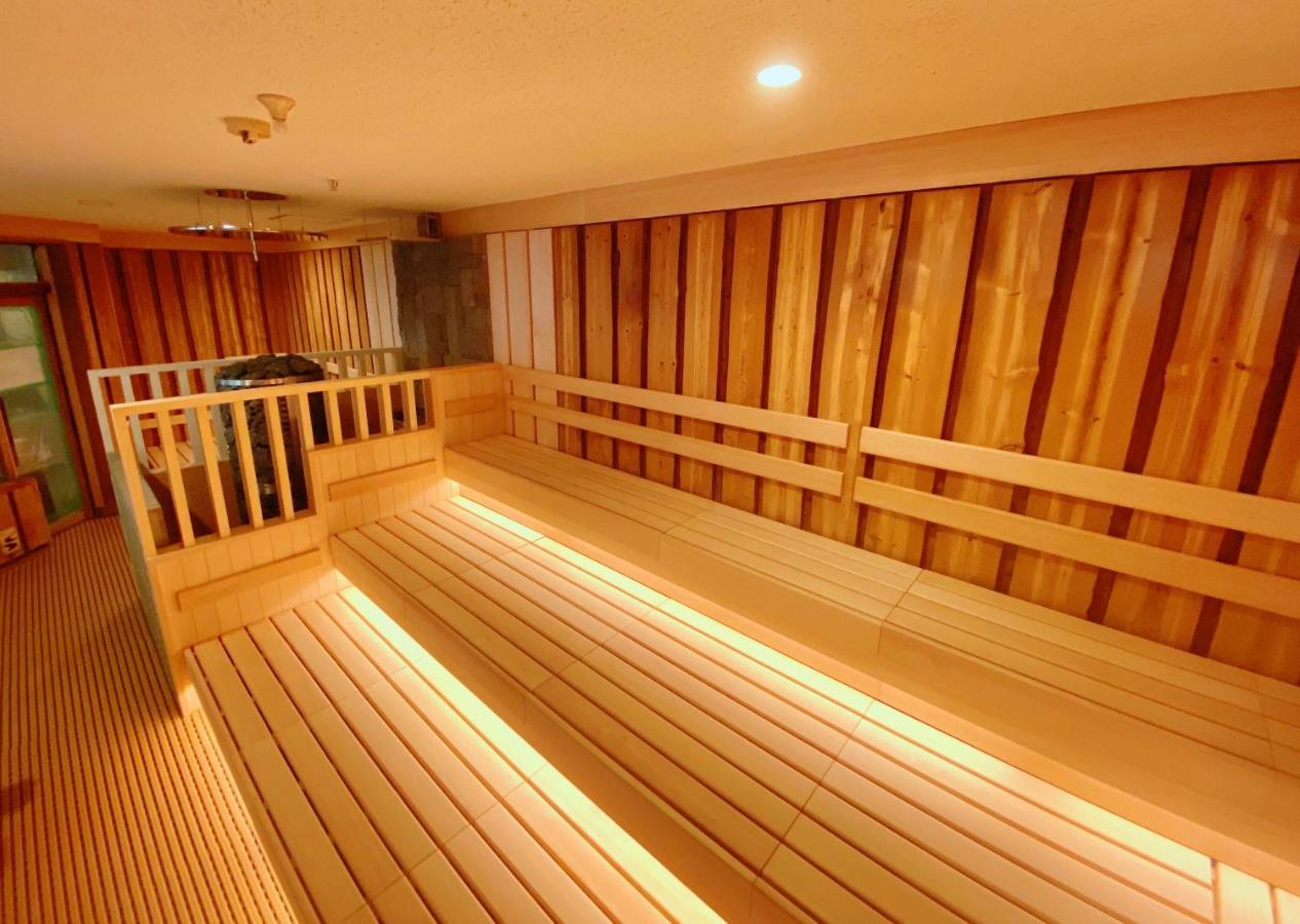 Sauna & Capsule Amza Oszaka Kültér fotó